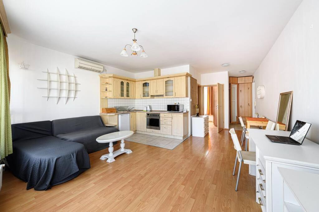 Lovely Apartment In City Centre For 4 Guests Budapesta Exterior foto