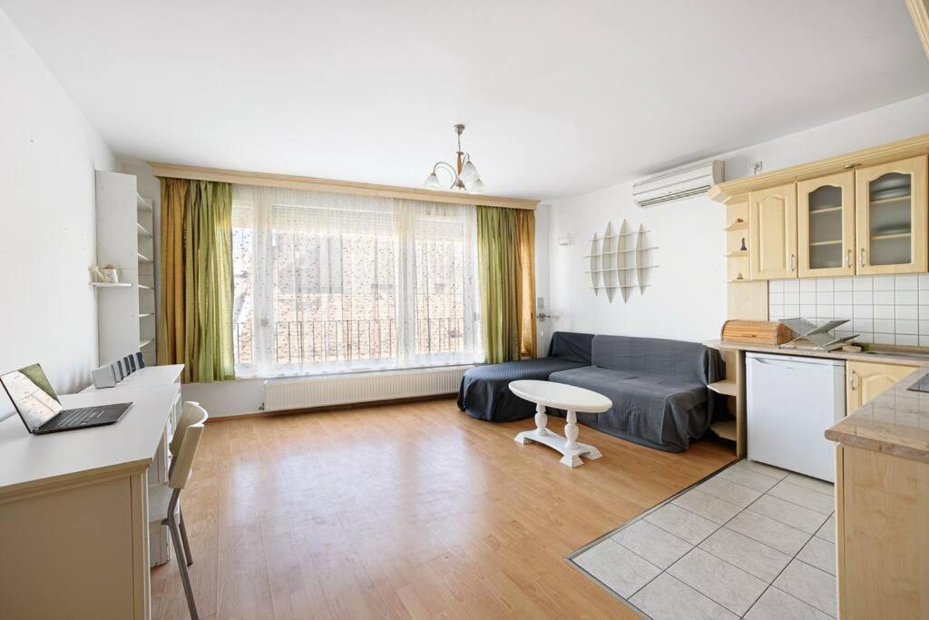 Lovely Apartment In City Centre For 4 Guests Budapesta Exterior foto
