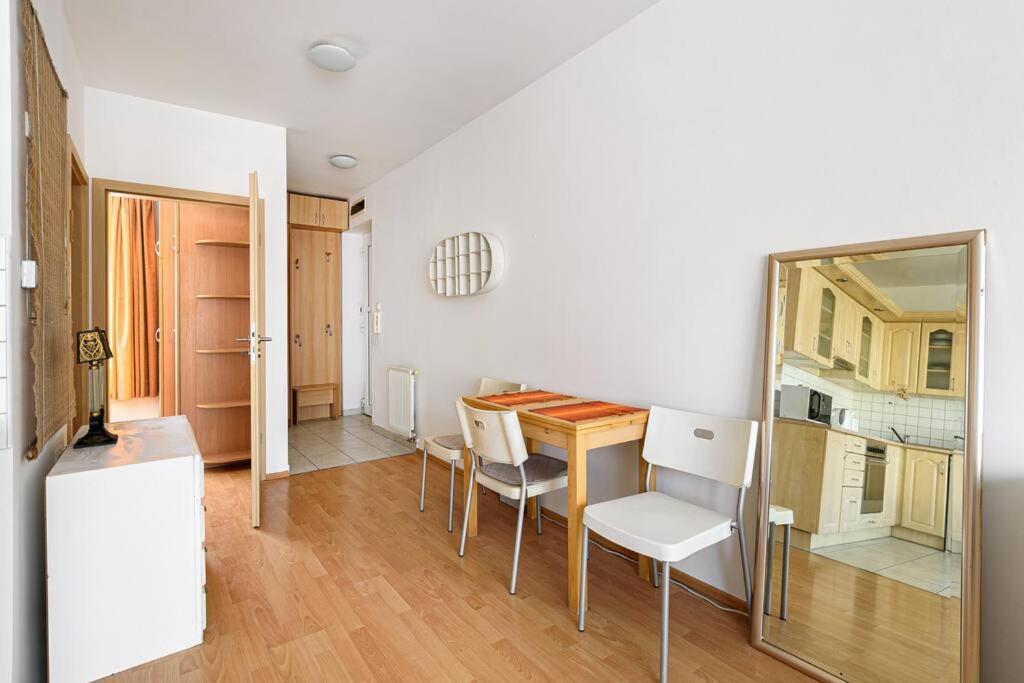 Lovely Apartment In City Centre For 4 Guests Budapesta Exterior foto