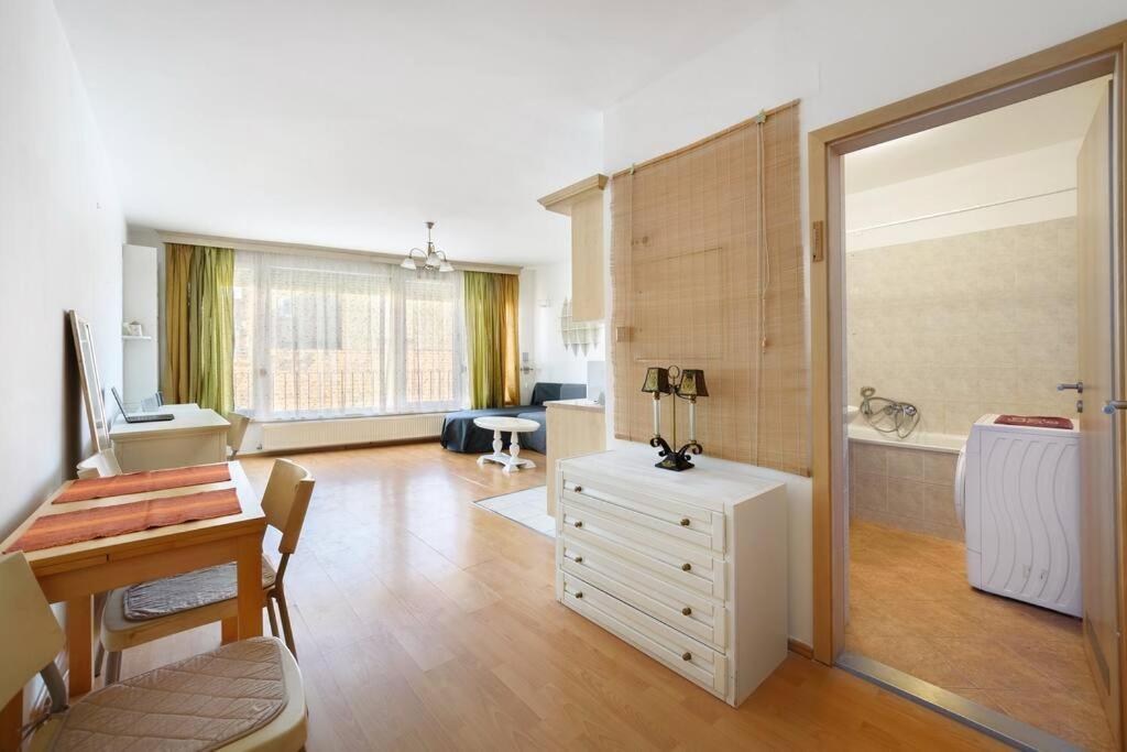 Lovely Apartment In City Centre For 4 Guests Budapesta Exterior foto